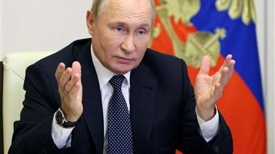 صحفي الأمريكي: عدم اهتمام بوتين بالعقوبات أثار غضب الغرب