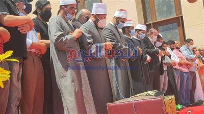 توافد النجوم والمشاهير على جنازة سمير غانم.. صور