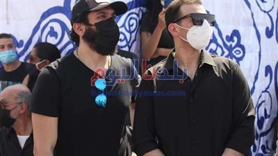 انتهاء مراسم دفن سمير غانم وإقامة سرادق عزاء لأحبابه