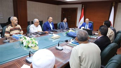 محافظ سوهاج يتابع الموقف التنفيذي لمحور 