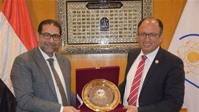 تعاون مشترك بين جامعتي حلوان و15 مايو لبناء جسور التعاون لخدمة الطلاب