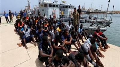 اشتباكات بين الشرطة المغربية ومئات المهاجرين بالقرب من الحدود الإسبانية