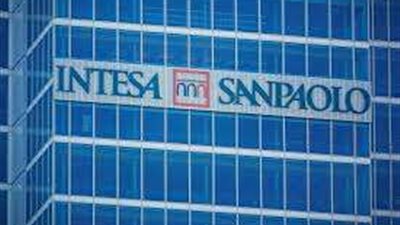 بنك إنتيسا الإيطالي يتوقع دفع أقل من مليار يورو بسبب الضريبة الجديدة في إيطاليا