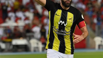 شوط مثير.. الاتحاد يتقدم على الهلال بثلاثية مقابل هدف في الشوط الأول