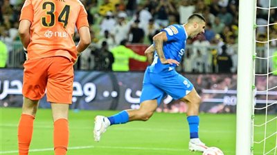 ريمونتادا هلالية..الزعيم يفوز على الاتحاد برباعية في الدوري السعودي