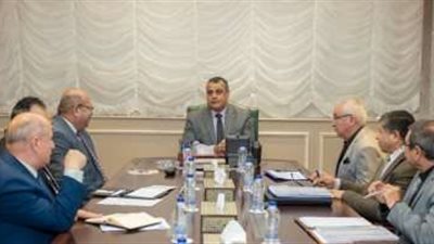 وزير الإنتاج الحربي يتابع الموقف التنفيذي لعدة مشروعات بشركة حلوان