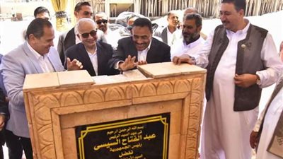 وزير التعليم يشهد وضع حجر أساس مجمع مدارس الريفية بمطروح