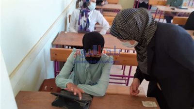 محافظ يني سويف يتابع  سير أعمال الامتحان التجريبي الثاني للثانوية العامة