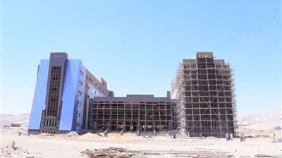 النعماني يتفقد أعمال إنشاء مبني الإدارة المركزي بمقر جامعة سوهاج الجديدة