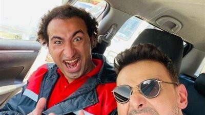 رامز جلال يشارك جمهوره بصورة له برفقة علي ربيع من كواليس فيلم 