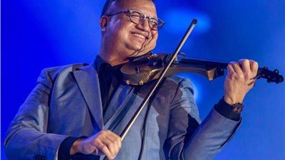 الموسيقار محمود سرور يتعرض لأزمة صحية ويطلب الدعاء من الجمهور