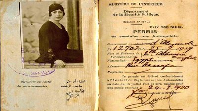 صعيدية من أبو تيج.. حكاية «عباسية فرغلي» أول امرأة عربية تحصل على رخصة القيادة