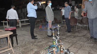 غلق 12 منشأة مخالفة لمواعيد الغلق المقررة في جولة ليلية لمحافظ الغربية بقطور