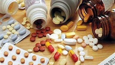 رئيس الشعبة العامة للأدوية يوضح خطورة تناول المضادات الحيوية.. فيديو