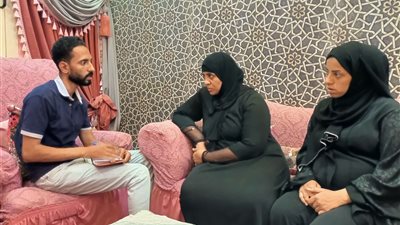 3 طعنات «مطواة» تقتل سائق توكتوك على يد 4 بلطجية بإمبابة.. ووالدة الضحية: «أبوه لسه متوفي» | فيديو وصور