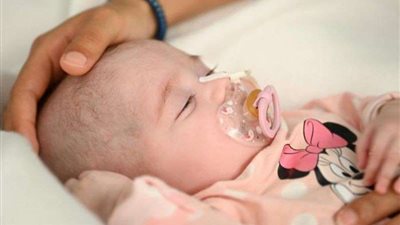 العثور على طفل رضيع أمام أحد المساجد بالغربية