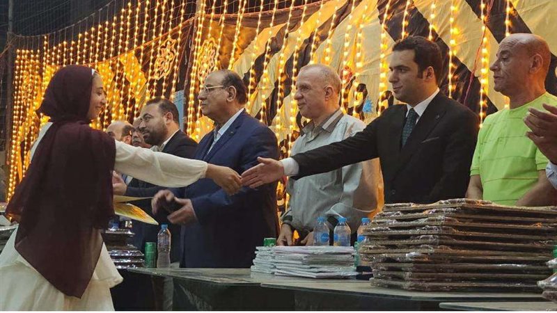 بدران يكرم المتفوقين