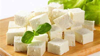 خاص| بعد ارتفاع أسعار الجبنة.. عضو شعبة البقالة يوضح مصير 