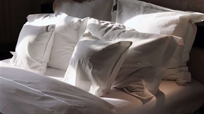 ما الذي يحدث عند تجاهل نظافة الوسادات