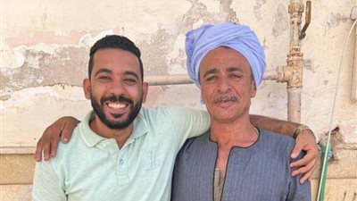 انقذ طفلًا سقط بين قطار ورصيف المحطة.. قصة بطل سوهاج 