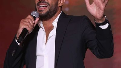 في سهرة مميزة.. حماقي يتألق في حفله بالقاهرة الجديدة