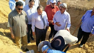 رئيس مركز بحوث الصحراء يتفقد المشروعات التنموية الزراعية