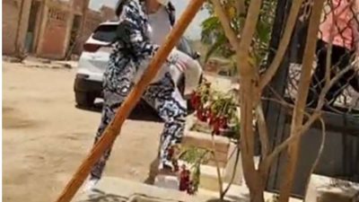 حسن الرداد يزور قبر سمير غانم برفقة زوجته