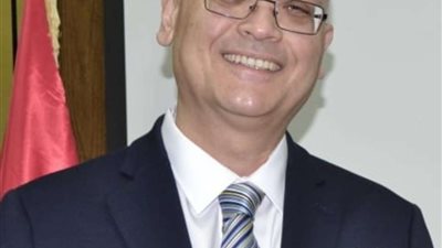 تجارة عين شمس تحقق المركز الاول على كليات الجامعة فى محو الامية