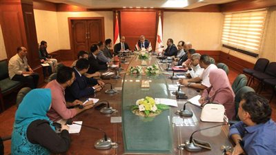 محافظ سوهاج يبحث استعدادات مشروع الألف مبدع