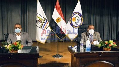 بعد قرار التعيين.. أول اجتماع لرئيس جامعة بني سويف مع مديري الكليات الجدد