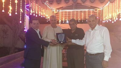 نقابة المعلمين بالصف تكرم العمدة المثالي على مستوى محافظة الجيزة