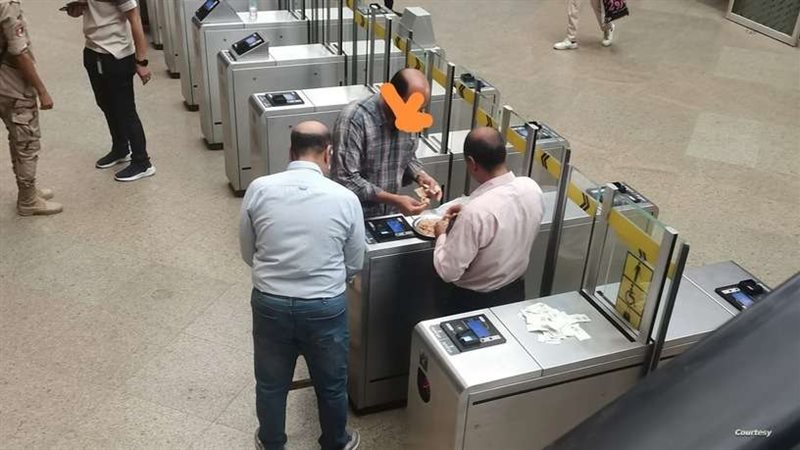الباعة الجائلين وموظفين