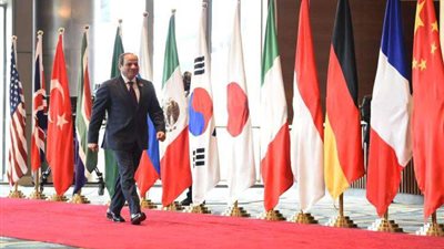 الرئيس السيسي يتفقد القاعة المخصصة للمعروضات التاريخية والثقافية بقمة العشرين