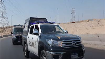 أمن القاهرة يضبط قائد سيارة مينى باص لسيره بلوحات مطموسة بمدينة نصر