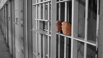 عريس يقضي ليلة زفافه بالزنزانة.. اعرف الحكاية