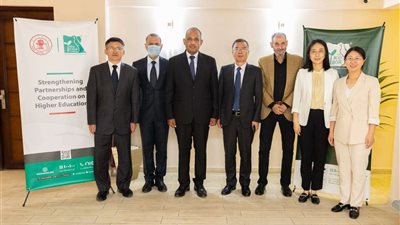 لدعم التعاون والمنح الدراسية للطلاب.. وفد صيني من جامعة بكين للمواصلات يزور مؤسسة مصر الخير