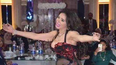 بهوت شورت وصدر مكشوف.. دينا تثير الجدل بين الجمهور في آخر ظهور لها (صور)