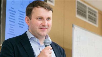 مستشار الرئيس الروسي: العقوبات فشلت في كسر  الاقتصاد الروسي