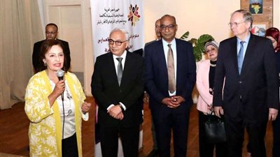 وزير التعليم يفتتح المعرض الفني لرسومات طلاب المدارس حول الهجرة غير الشرعية