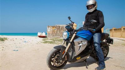احتفالًا بيوم البيئة العالمي.. مغامر مصري يقوم برحلة لمسافة ألف كيلو متر بدون انبعاثات