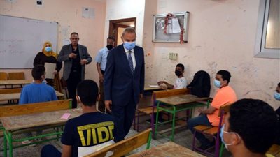 طلاب الإعدادية يعربون عن سهولة امتحان اللغة العربية بالقليوبية