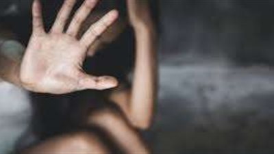 فتاة من ذوي الاحتياجات الخاصة تتعرض للتعذيب على يد زوجة والدها