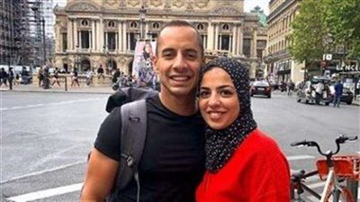 شاهد.. عمرو وهبة يحتفل بعيد زواجه بطريقة طريفة