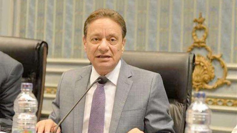الكاتب الصحفي كرم