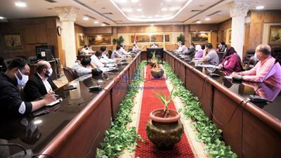 محافظ الغربية يتابع تنفيذ مشروعات الرصف والتطوير بطنطا والمحلة