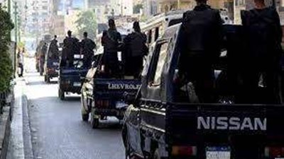 جهود رجال تنفيذ الأحكام.. ضبط مالك سلسة صيدليات هارب من أحكام حبس لمدة 215 عامًا