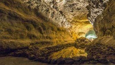 بالفيديو.. مستكشف كهوف أمريكي كان عالقًا لمدة 9 أيام على عمق 1000 متر