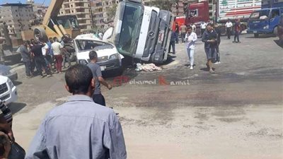 مصرع محامى وإصابة ثلاثة آخرين فى حادث انقلاب تريلا على ميكروباص على طريق المنصورة دمياط