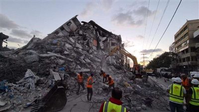 المعدات المصرية تبدأ في إزالة الركام بقطاع غزة 