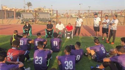 استعدادا للزمالك.. رئيس أسوان يجتمع مع اللاعبين قبل المران